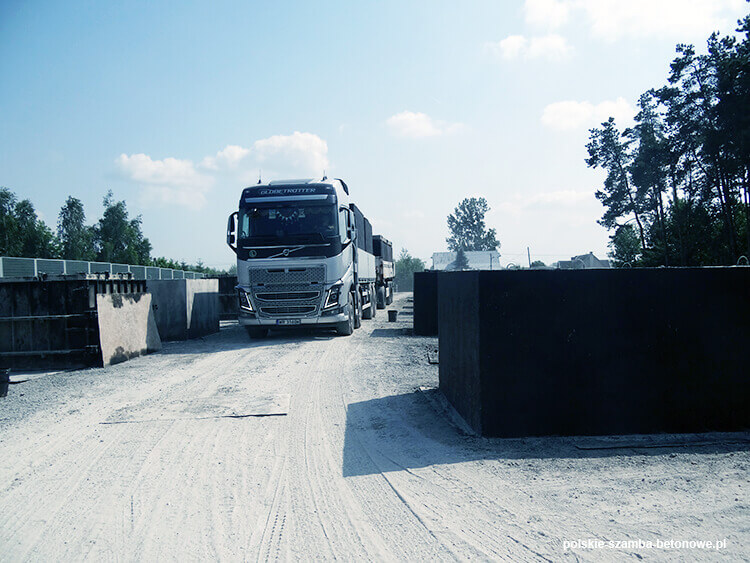 Transport szamb betonowych  w Tuchowie